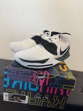Kyrie 6 TB White/Black - Dead Stock - receipt and original box